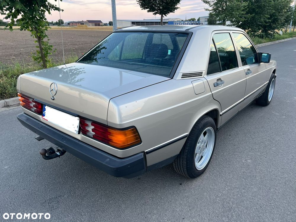Mercedes-Benz W201 (190) - 6