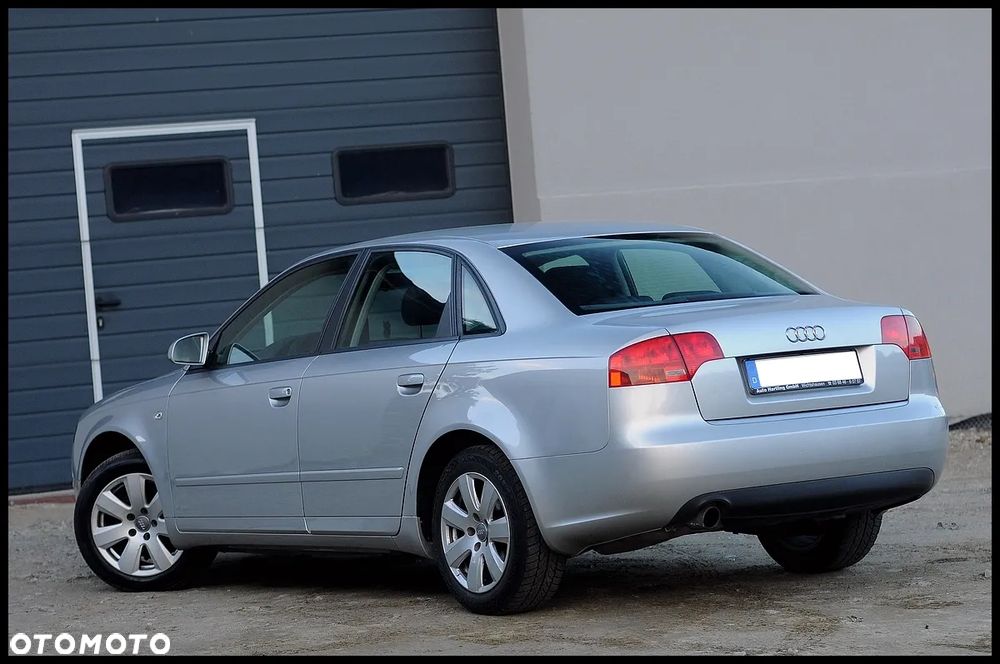 Audi A4 Limousine - 4