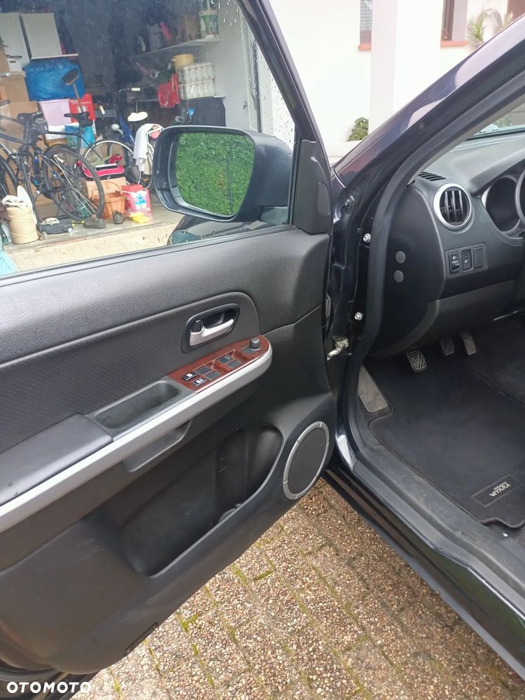 Suzuki Grand Vitara 2.0 - 7