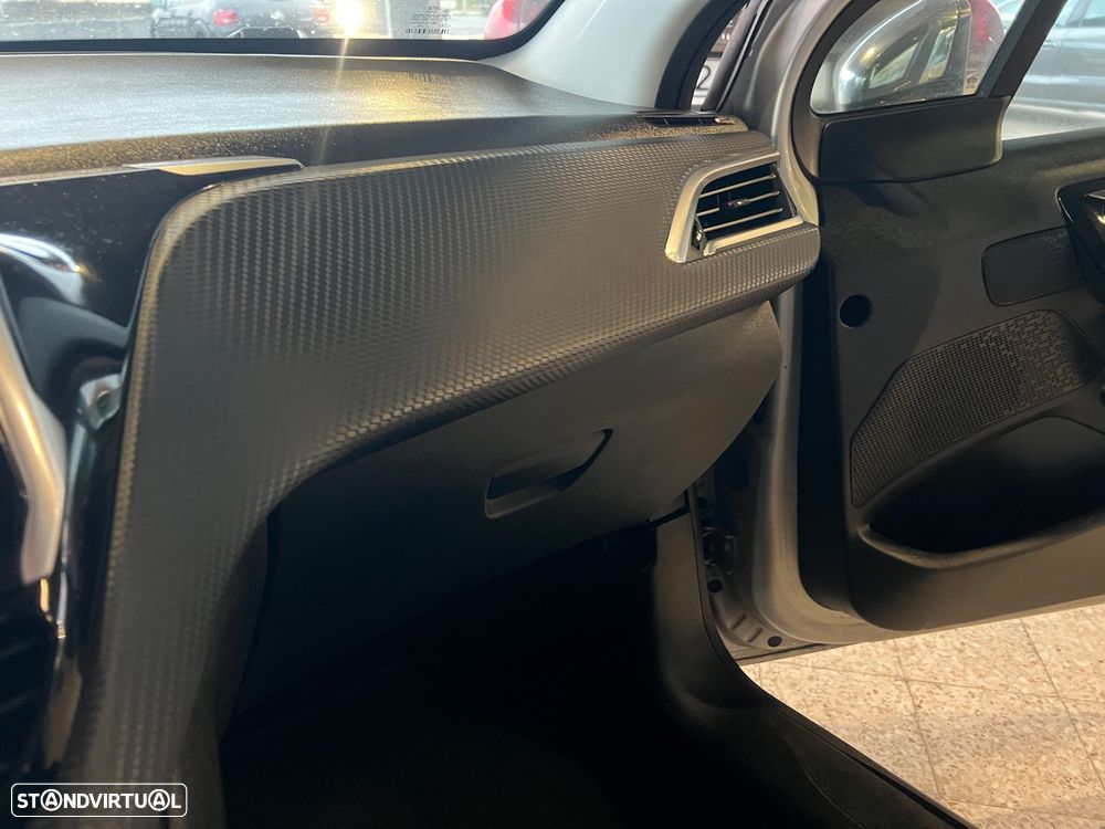 Peugeot 208 1.2 PureTech Style - 28