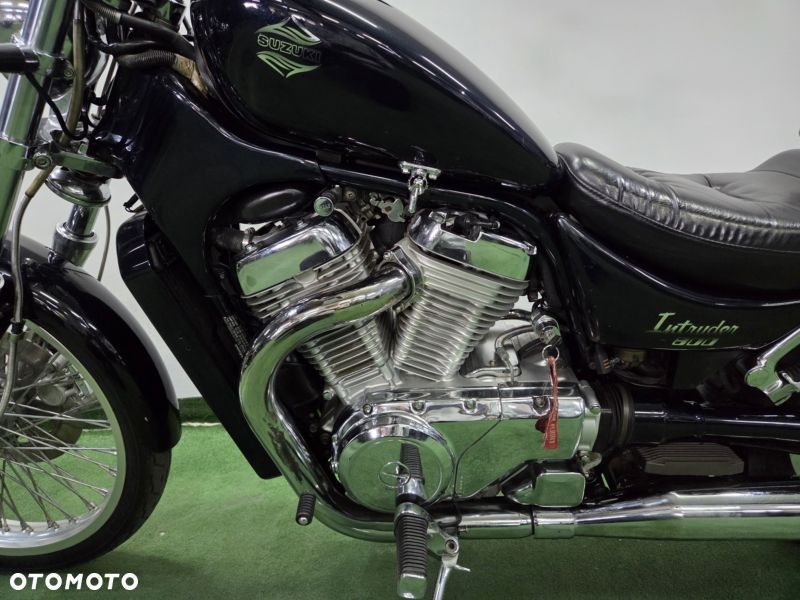 Suzuki Intruder - 13