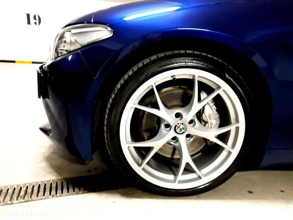 Alfa Romeo Giulia 2.0 Turbo 16V AT8-Q4 Veloce - 8