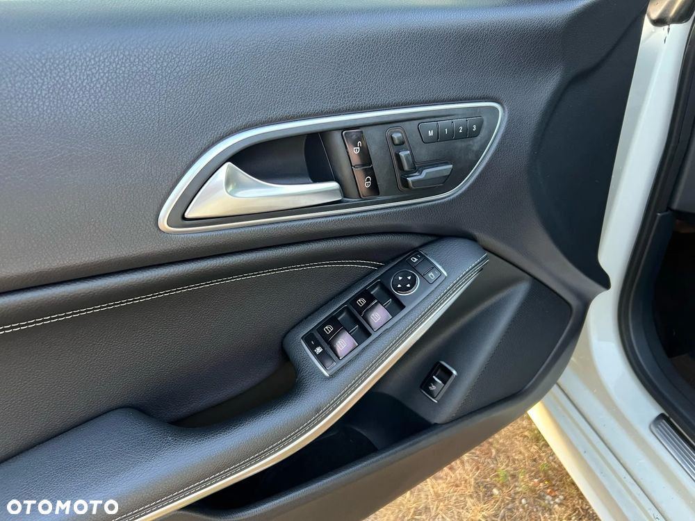 Mercedes-Benz CLA 250 7G-DCT AMG Line - 17