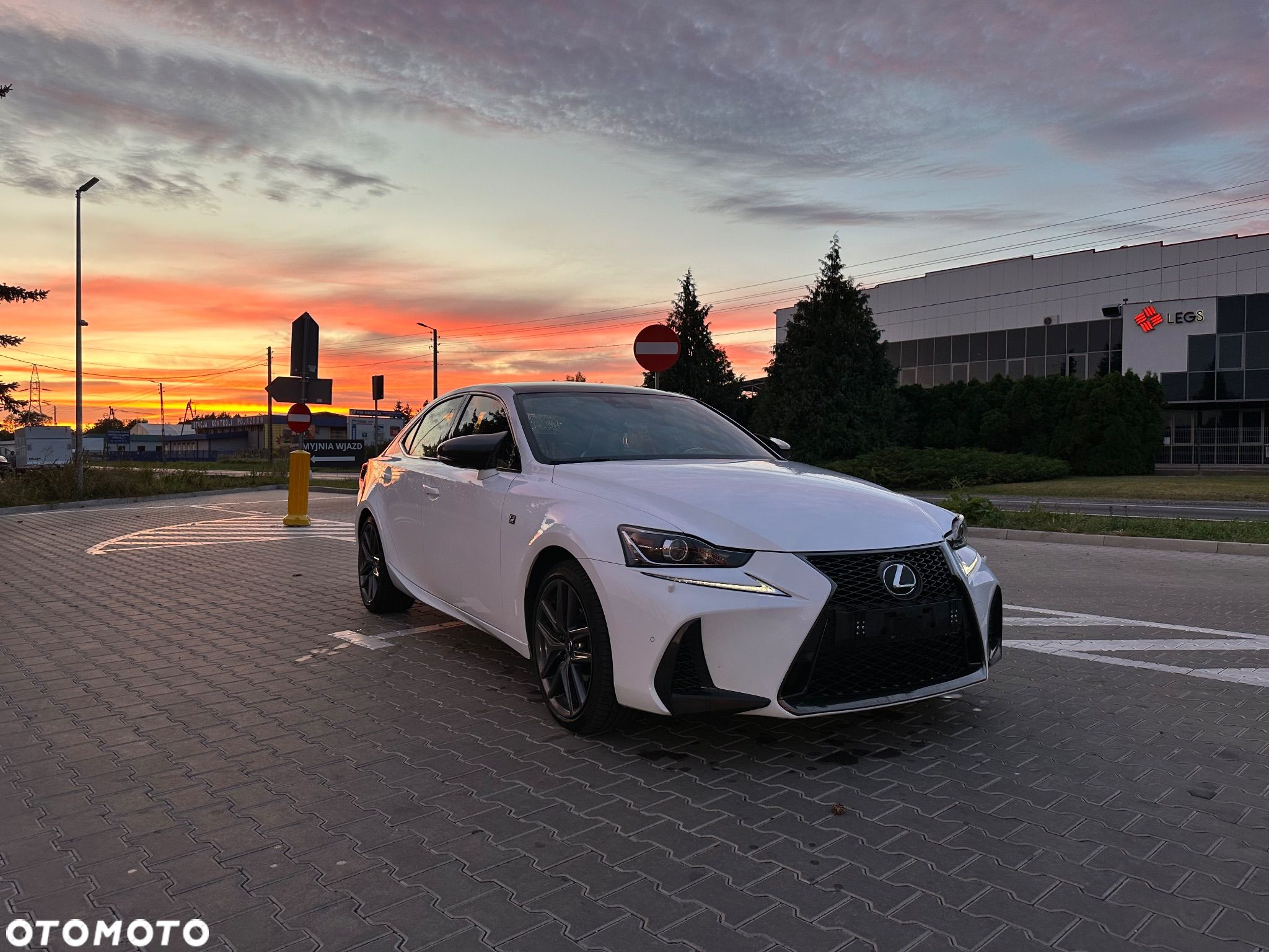 Lexus IS 200t / 300 F Sport - 1