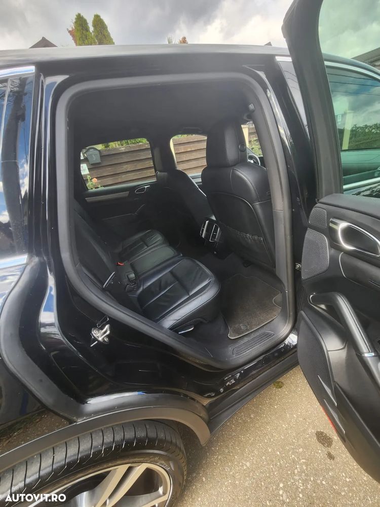 Porsche Cayenne - 26