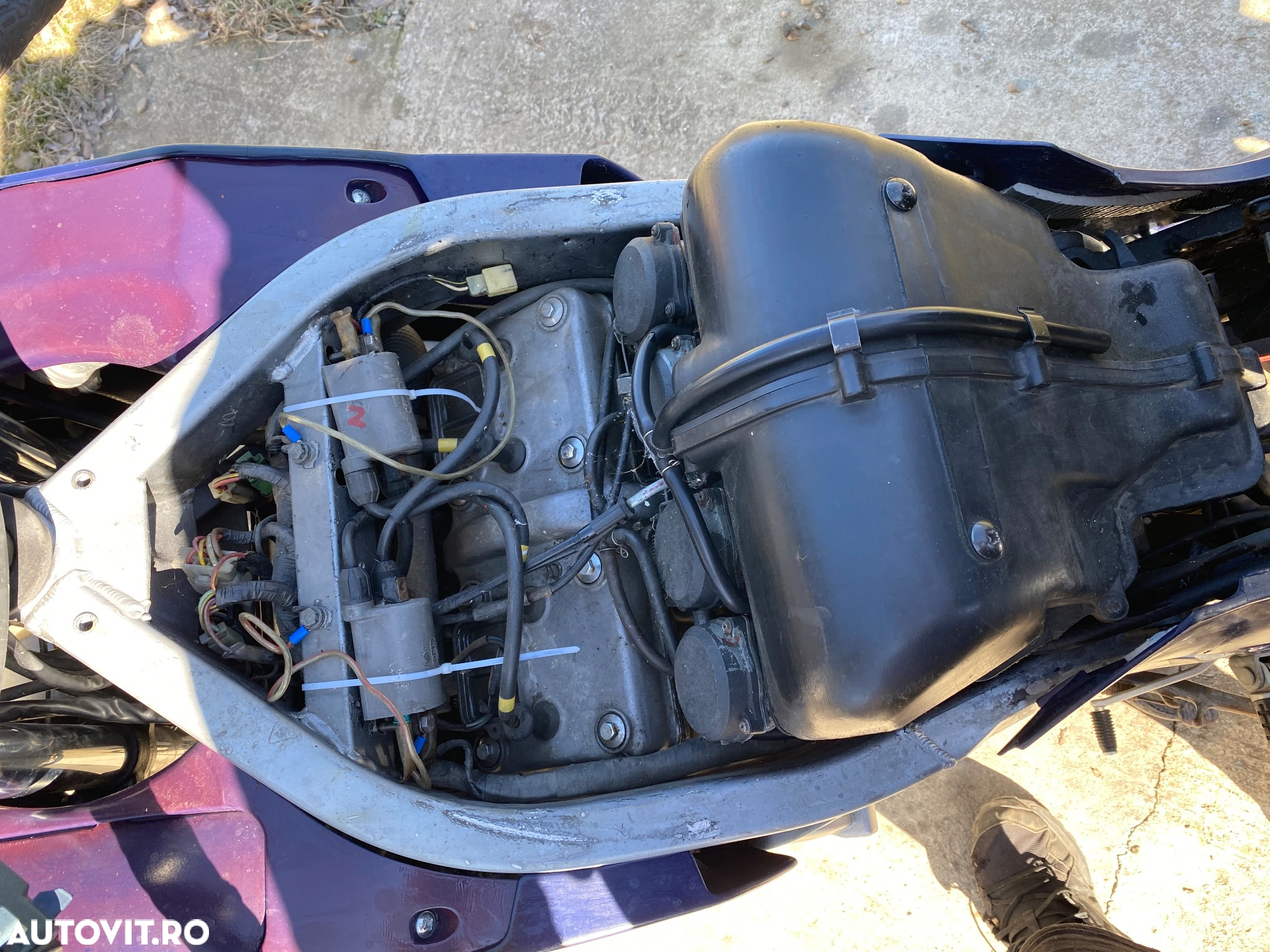Kawasaki ZZ-R 600 - 13