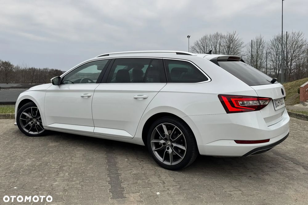 Skoda Superb 2.0 TDI Sportline - 9