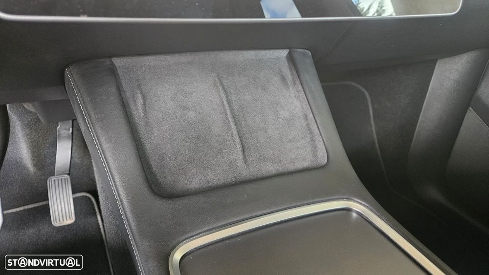 Tesla Model Y Long Range Dual Motor AWD - 24