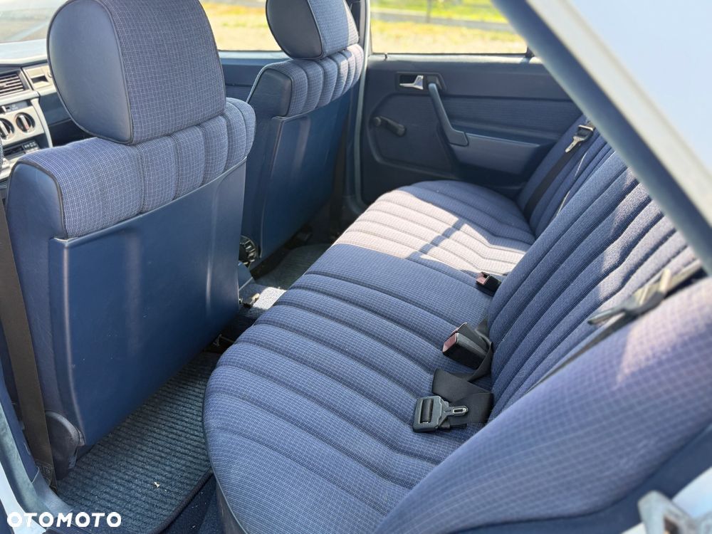 Mercedes-Benz W201 (190) - 12