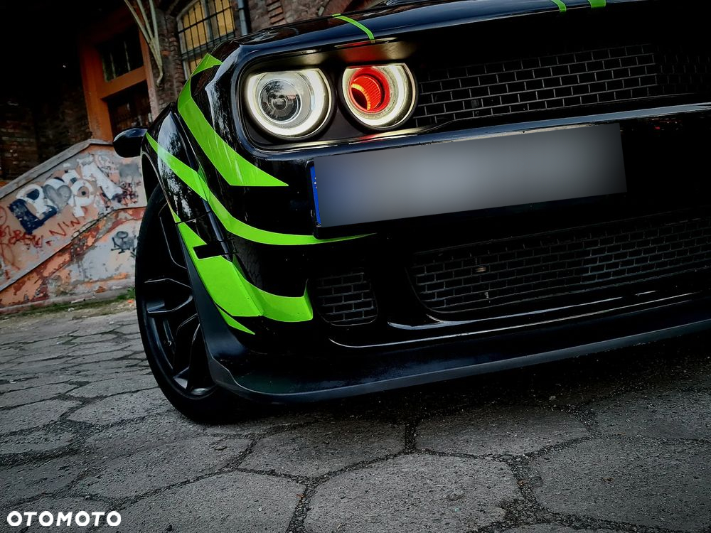 Dodge Challenger 6.4 Scat Pack - 4