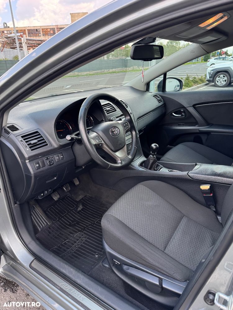 Toyota Avensis 2.0 D-4D Sedan Luna - 8