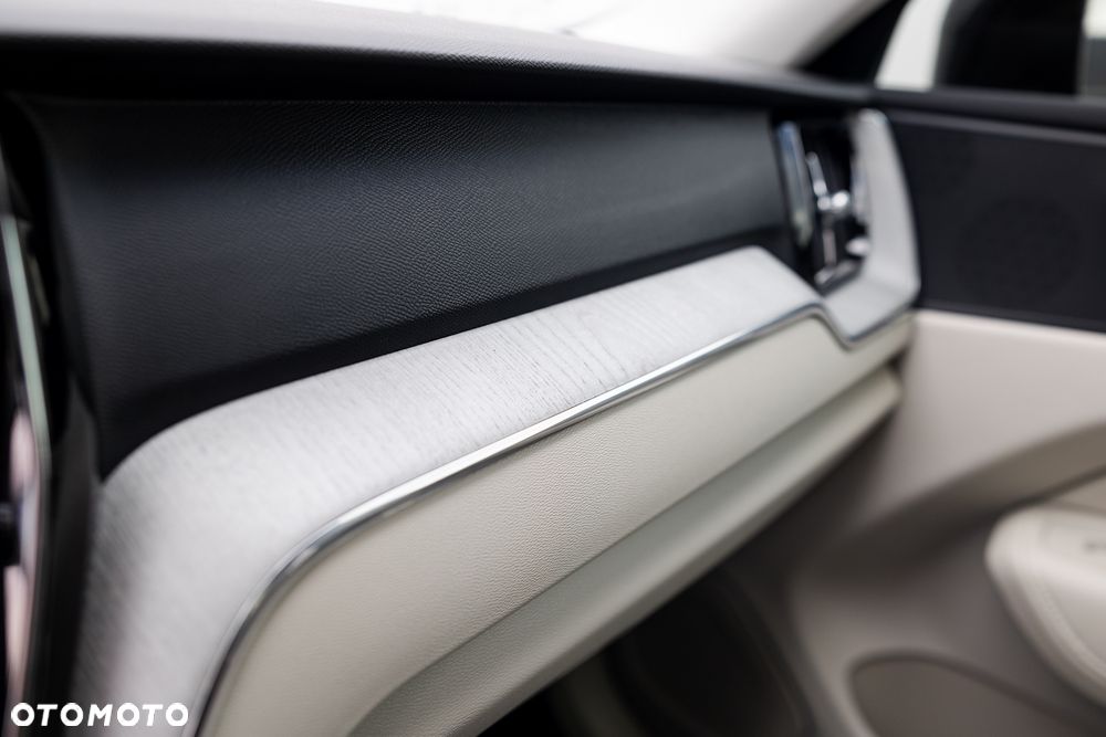 Volvo XC 60 B5 B AWD Plus Dark - 29