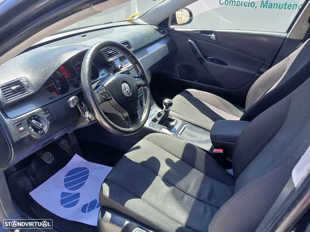 VW Passat 2.0 TDI Trendline - 16