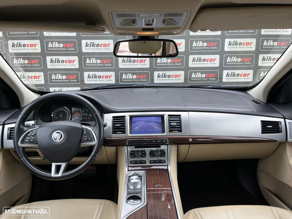 Jaguar XF 2.2 D Luxury - 38