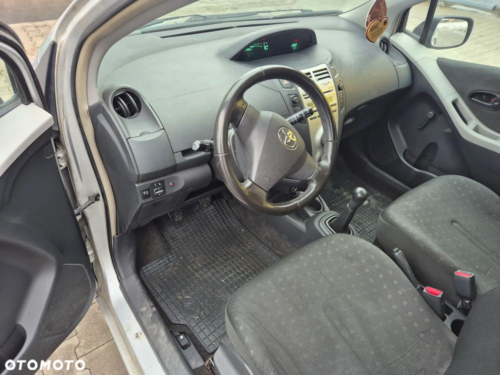 Toyota Yaris 1.0 Luna A/C - 6