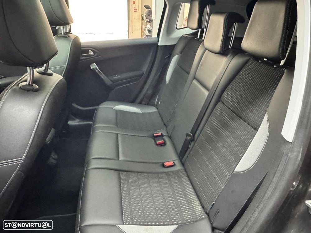 Peugeot 2008 1.2 PureTech Style EAT6 - 12