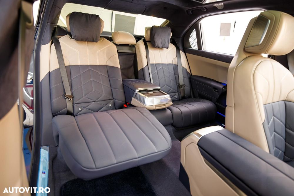 BMW Seria 7 - 18