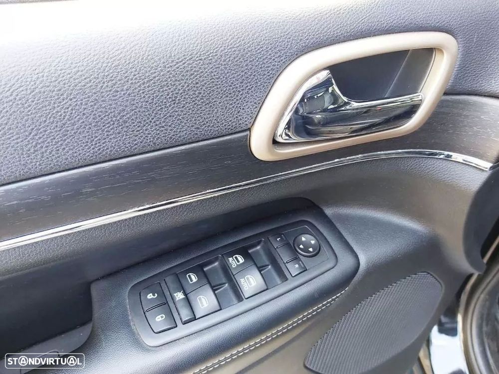 Jeep Grand Cherokee - 42
