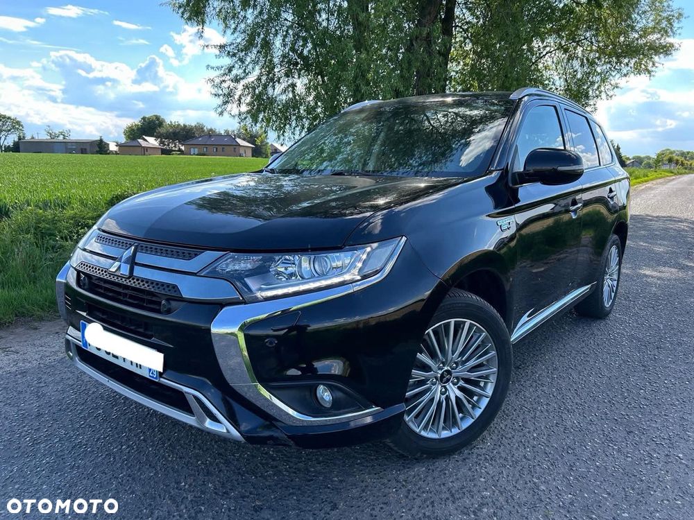 Mitsubishi Outlander - 2