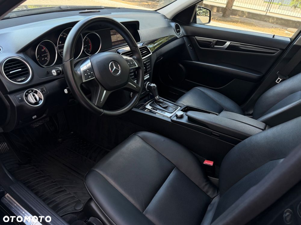 Mercedes-Benz Klasa C 220 CDI DPF Automatik Avantgarde - 22
