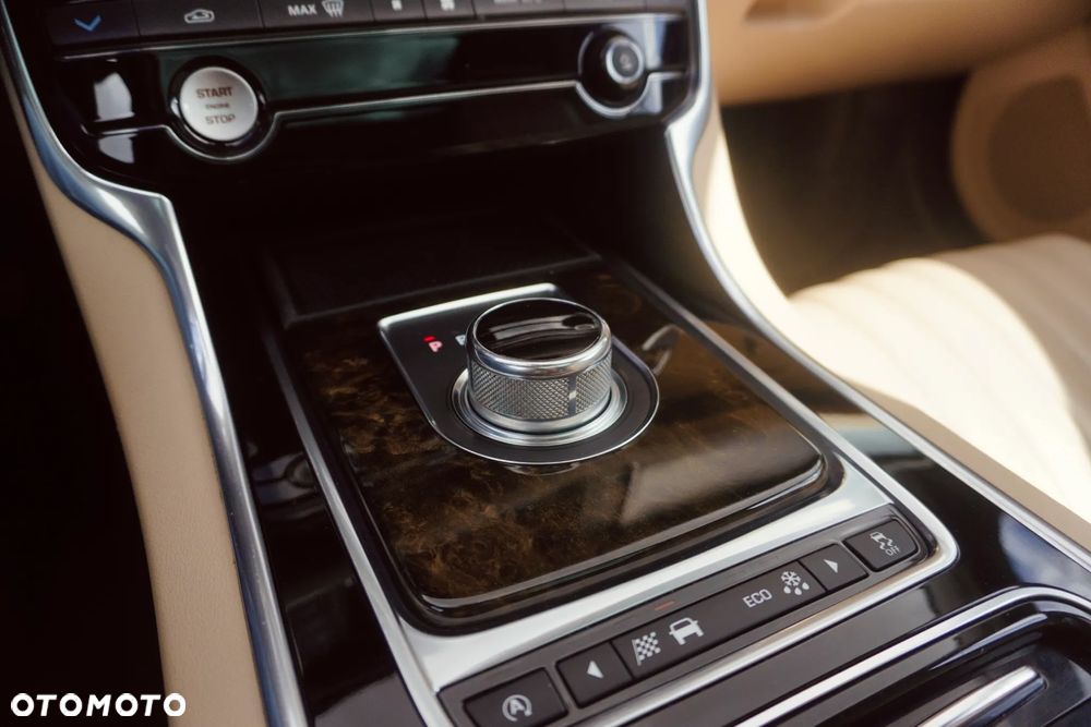 Jaguar XF 3.0 V6 Kompressor - 13