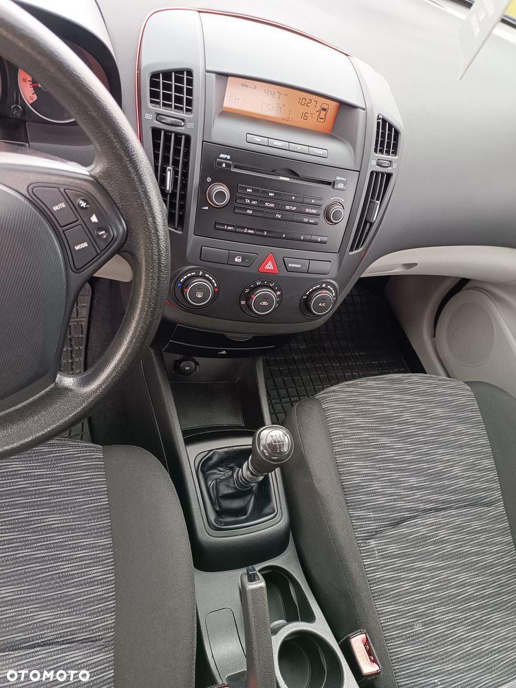 Kia Ceed - 8