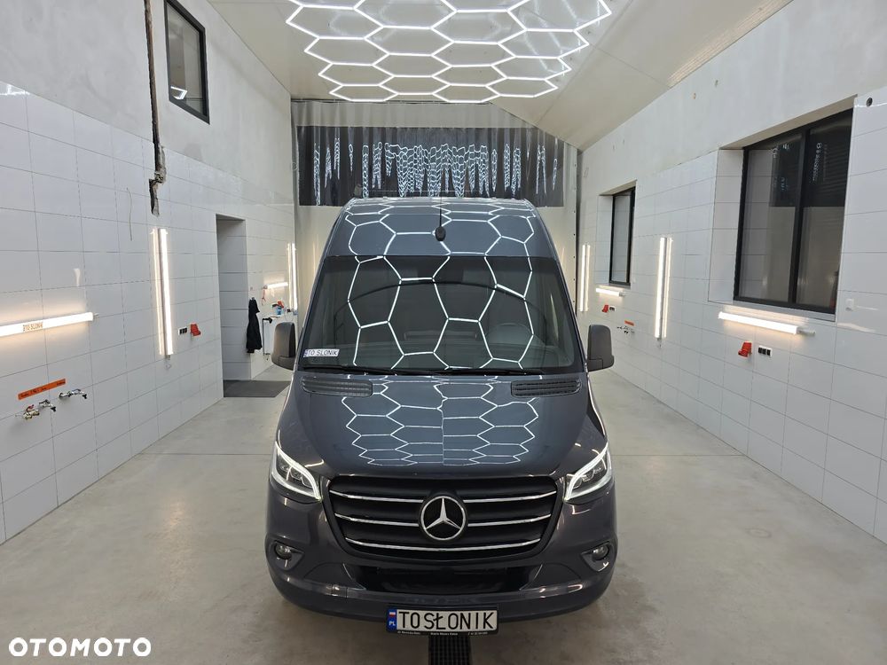Mercedes-Benz SPRINTER 319 3.0 V6 CDI AUTOMAT 4,40Cm Długi SERWIS ASO MERCEDES-BENZ DO OSTATNIEGO km SALON PL FUL LED HIGH PERFORMANCE MBUX z ekranem dotykowym 10,25 cali SIEDZENIE KIEROWCY KOMFORTOWE, HYDRAULICZNE RESOROWANE PODGRZEWANA SZYBA PRZEDNIA TEMPOMAT KAMERA COFANIA LAKIER METALIK - 1