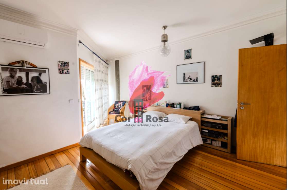 Casa Independente T4 + 2 com Piscina em Localização Privilegiada - Grande imagem: 3/32