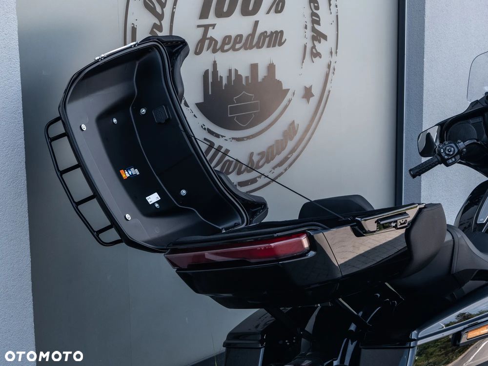 Harley-Davidson Touring Street Glide - 16