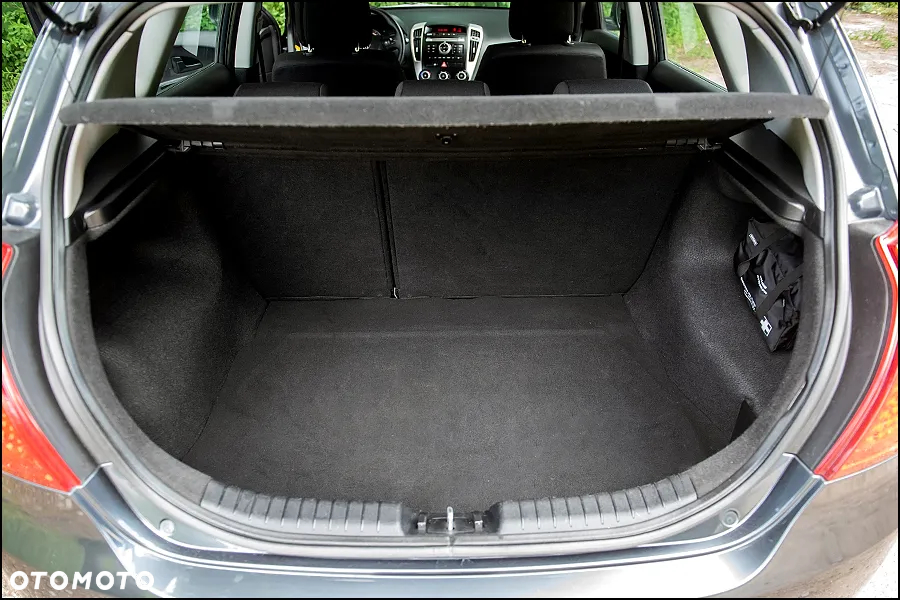 Kia Ceed - 32