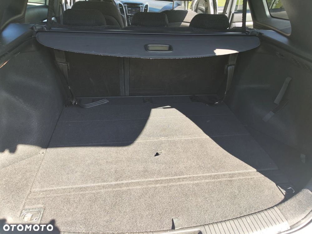 Hyundai i30 1.6 CRDi Fifa World Cup Edition - 12