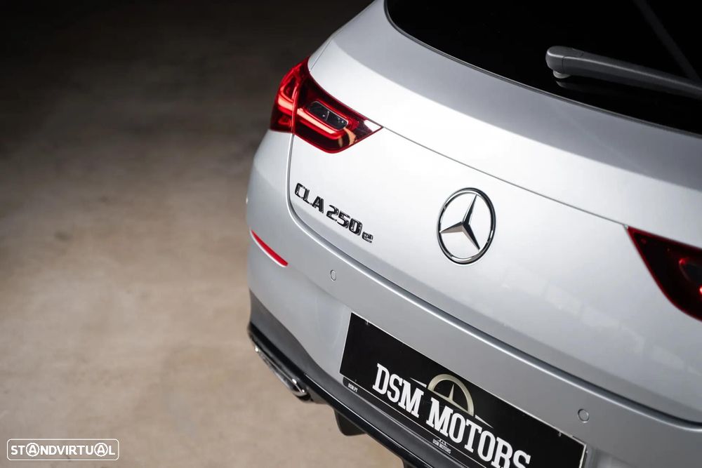 Mercedes-Benz CLA 250 e Shooting Brake AMG Line - 11