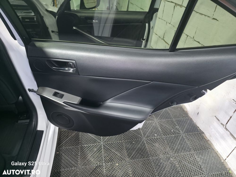 Lexus Seria IS 300h Aut. F Sport - 12