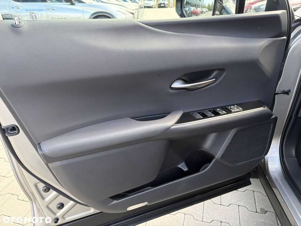 Lexus UX - 15