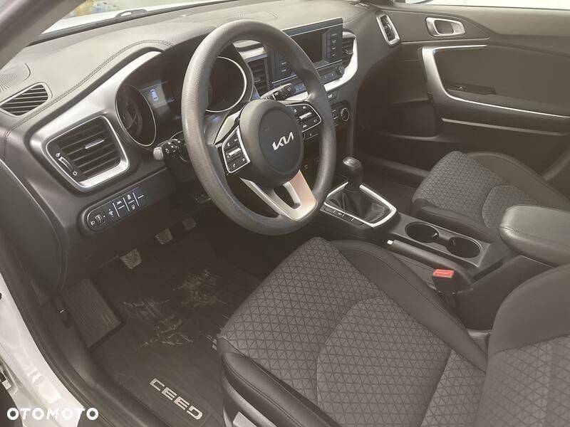 Kia Ceed - 10