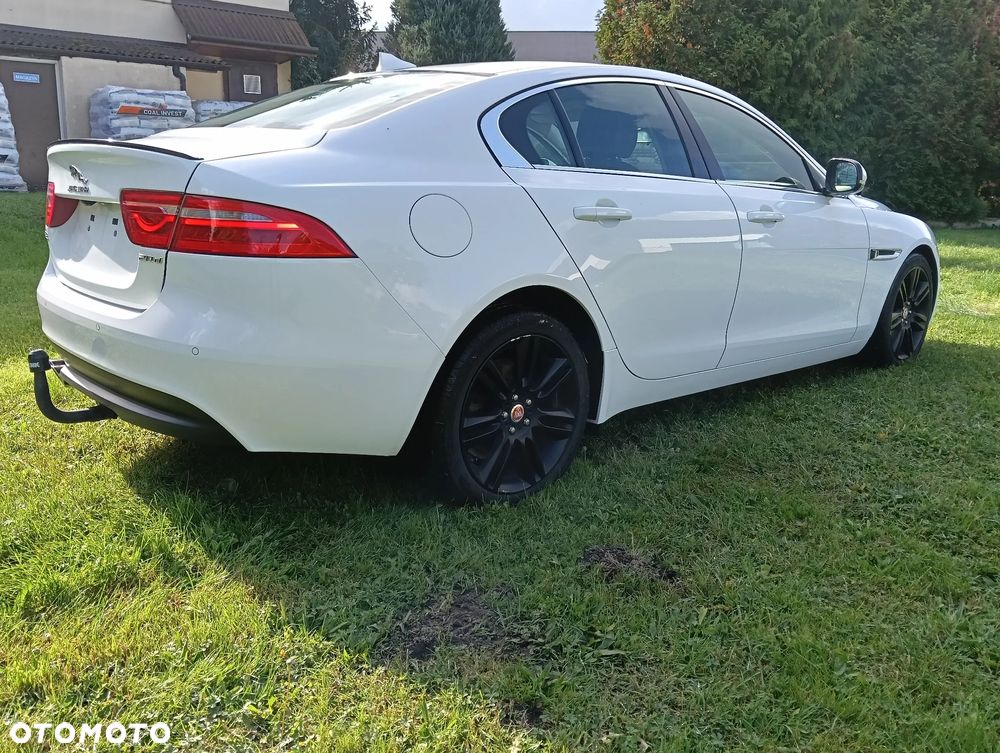 Jaguar XE 2.0 D AWD Prestige - 3