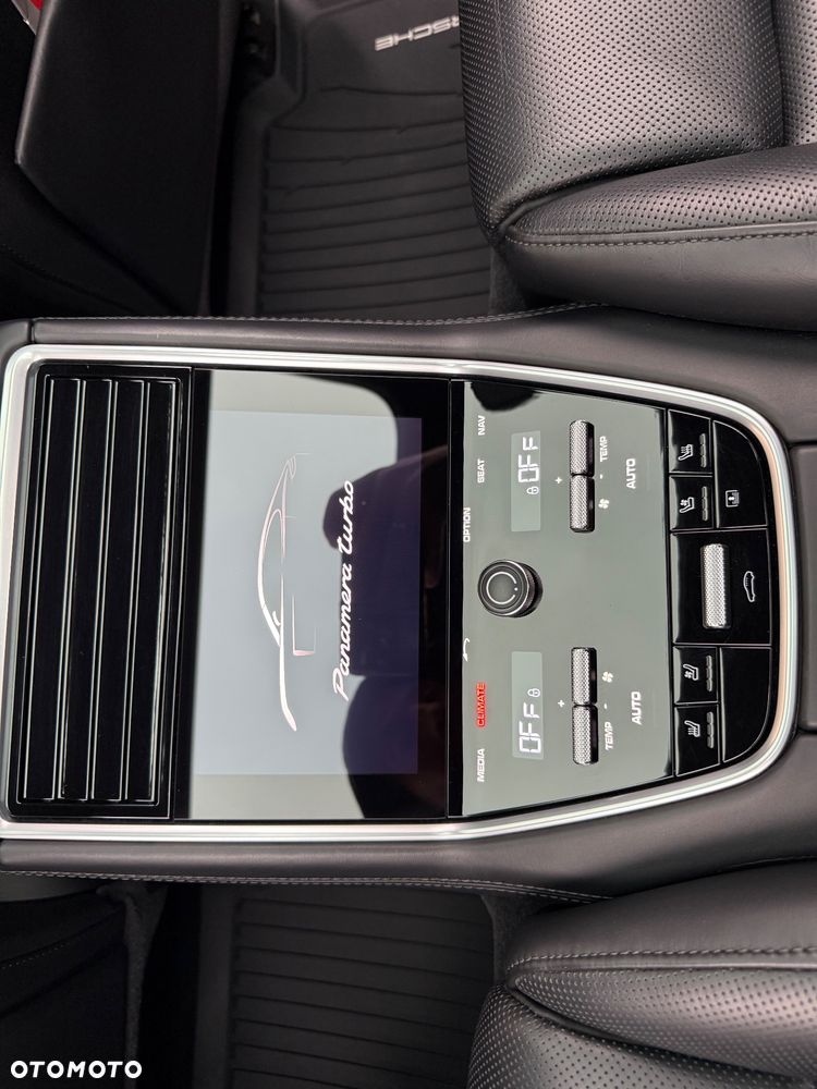 Porsche Panamera Turbo - 8