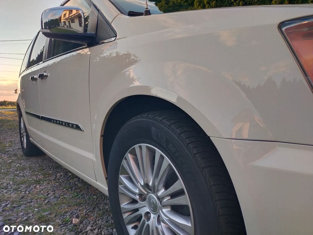 Chrysler Town & Country 3.6 Limited - 6