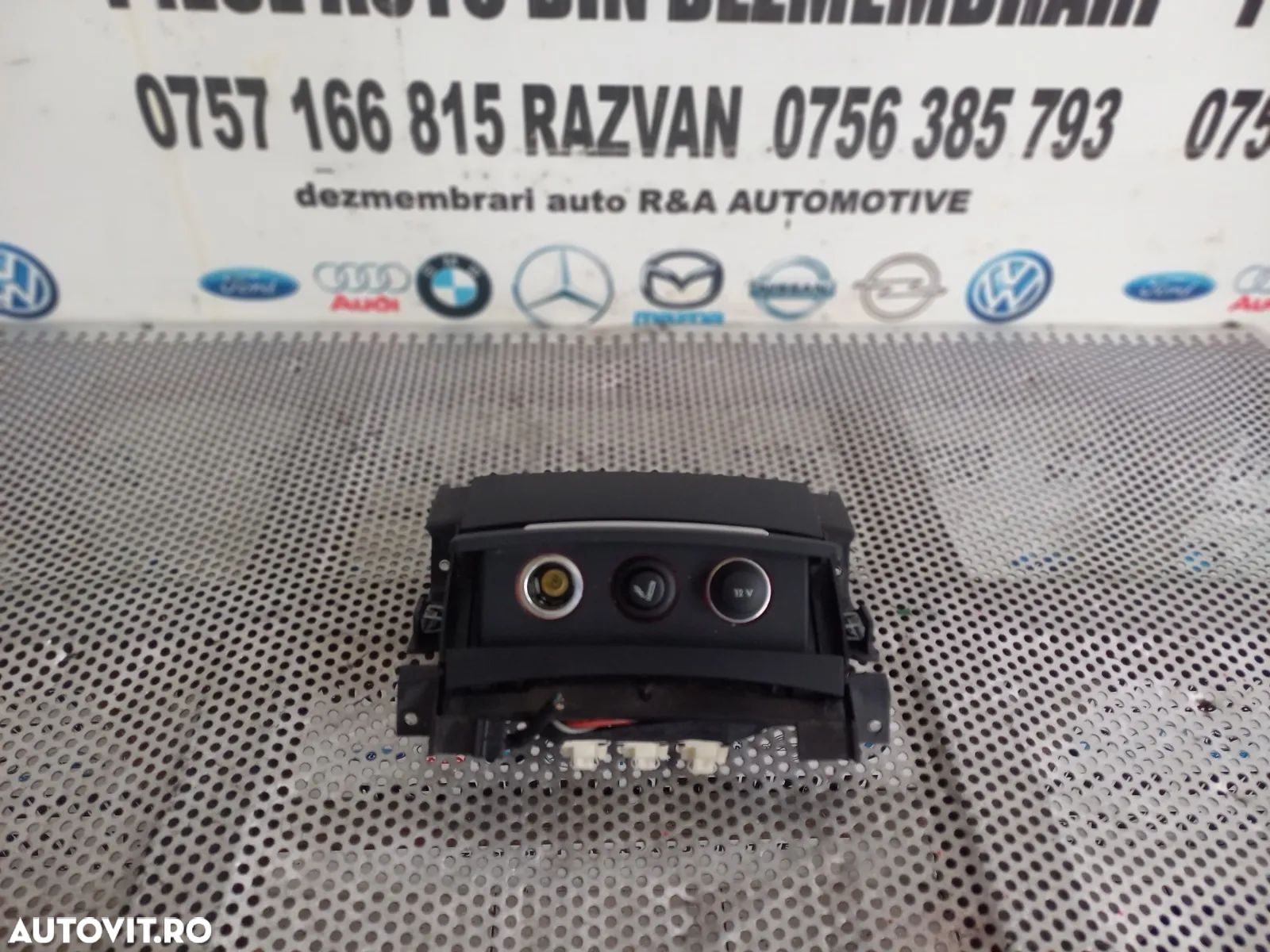 Priza Bricheta Spate Cotiera Audi A8 4H D4 An 2010-2011-2012-2013-2014-2015-2016-2017 Dezmembrez Au - 1
