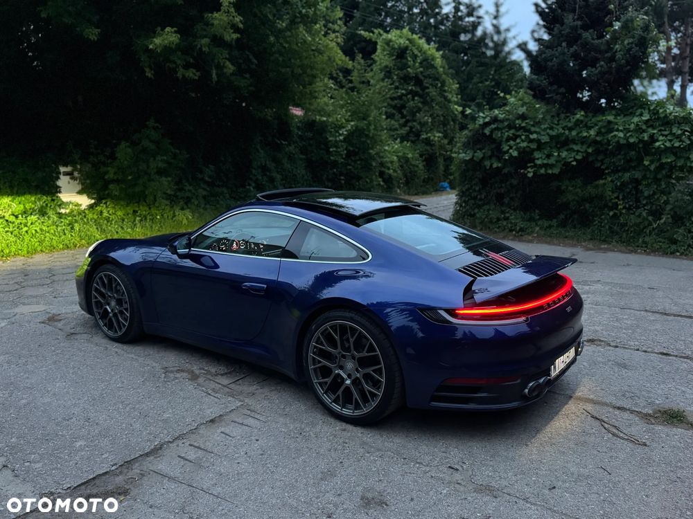 Porsche 911 Carrera 4 - 12