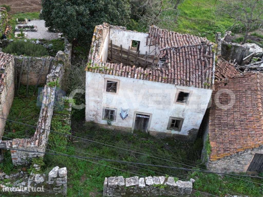 Casa antiga em pedra para reconstruir, situada entre Tomar e Ferrei... - Grande imagem: 3/20