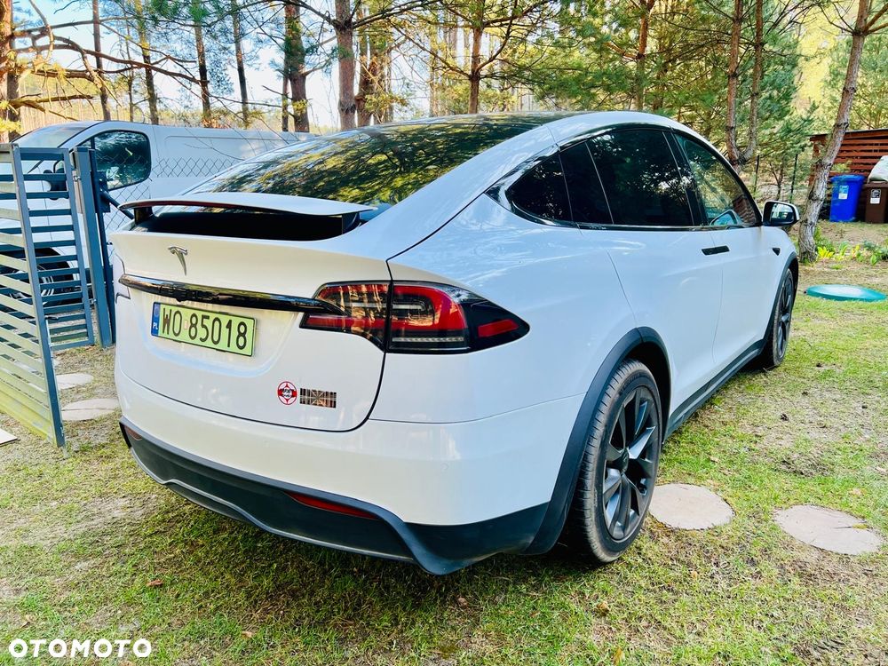 Tesla Model X - 7