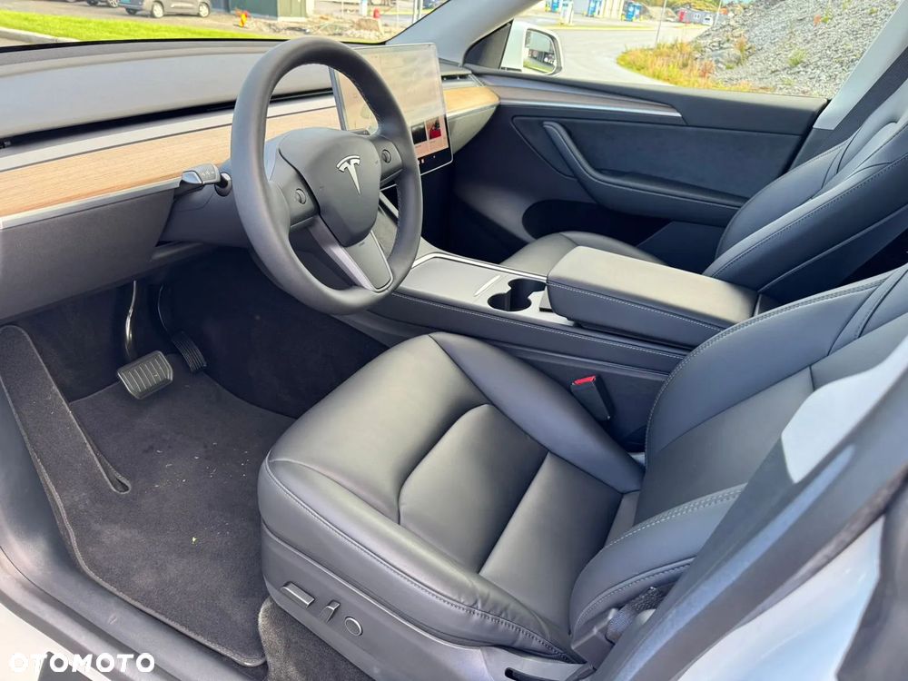 Tesla Y Model Long Range Dual Motor AWD - 13