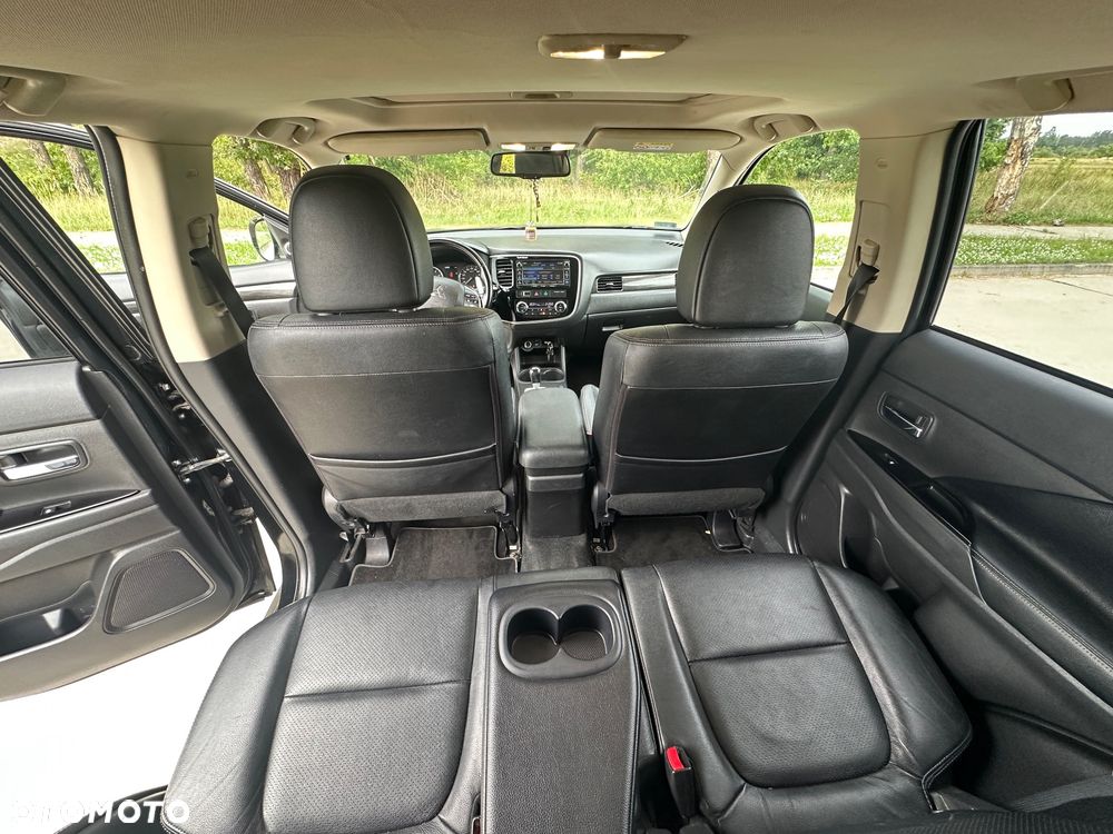 Mitsubishi Outlander 2.0 Instyle Navi 4WD CVT - 18