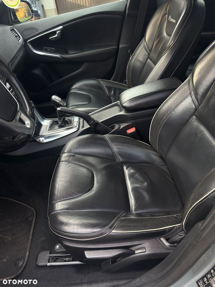 Volvo V40 D2 R-Design - 14