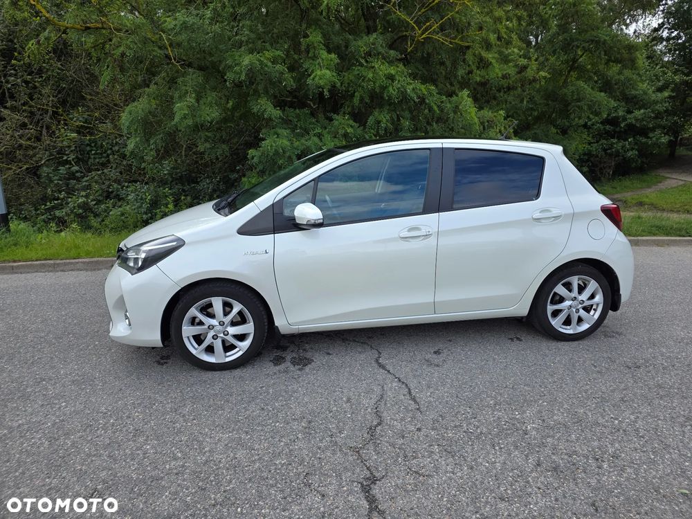 Toyota Yaris Hybrid 100 Sol - 3
