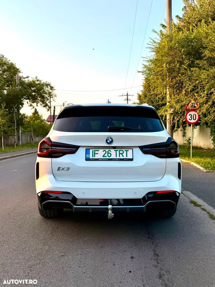 BMW iX3 - 12