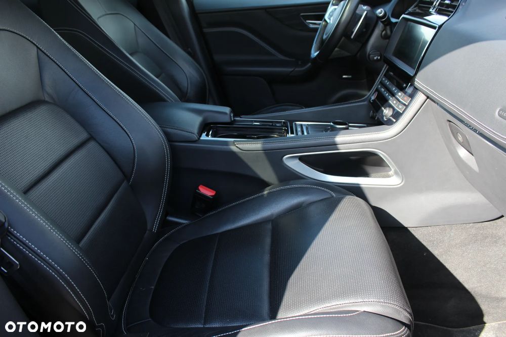 Jaguar F-Pace 3.0 TDV6 AWD R-Sport - 8