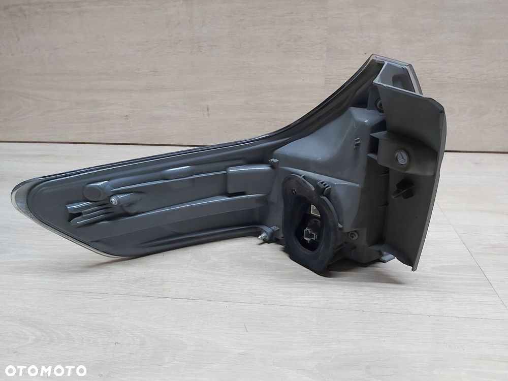TOYOTA Sienna Sport 11- 20 r lampa prawy tył LED - 5