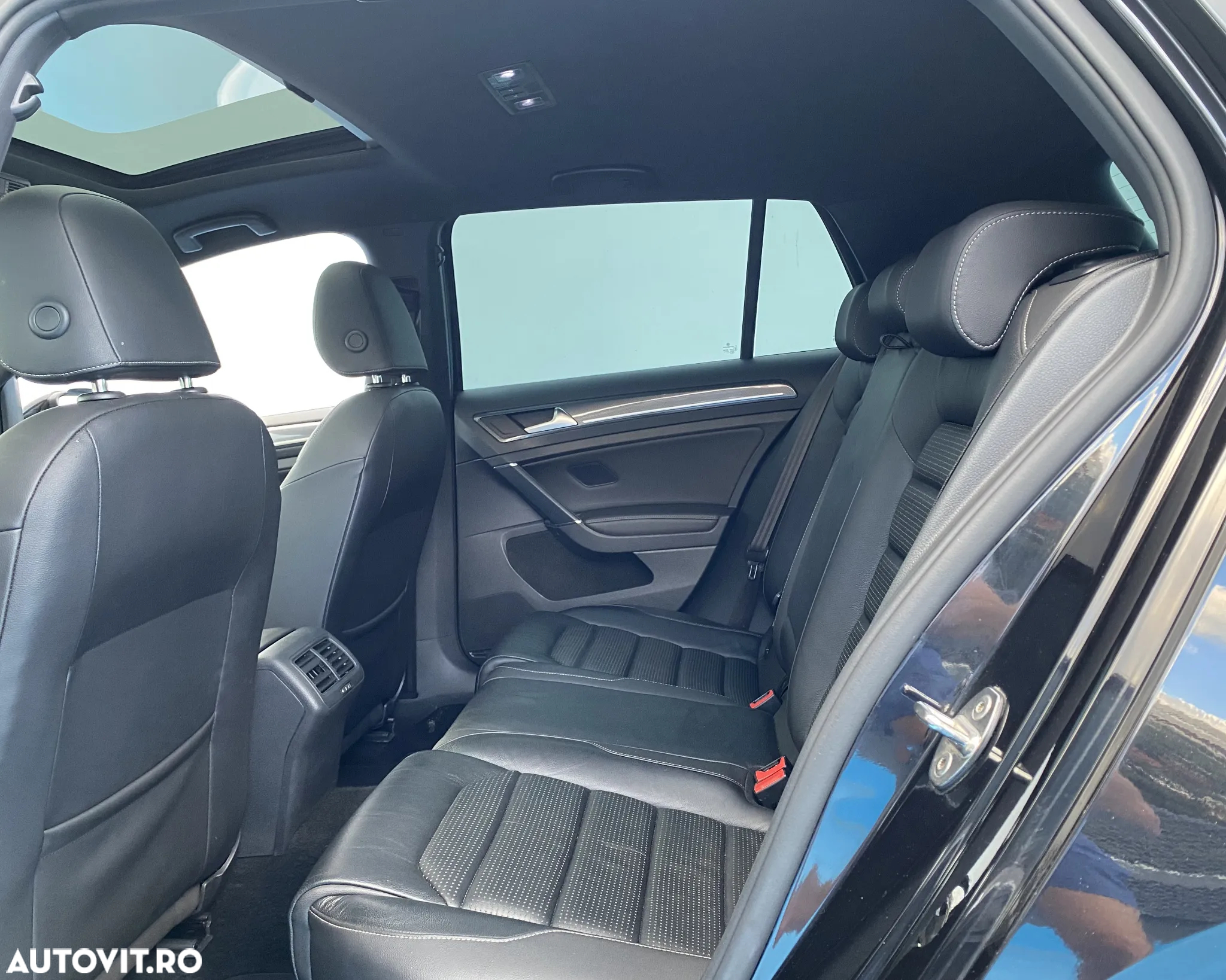 Volkswagen Golf 1.5 eTSI OPF DSG R-Line - 31